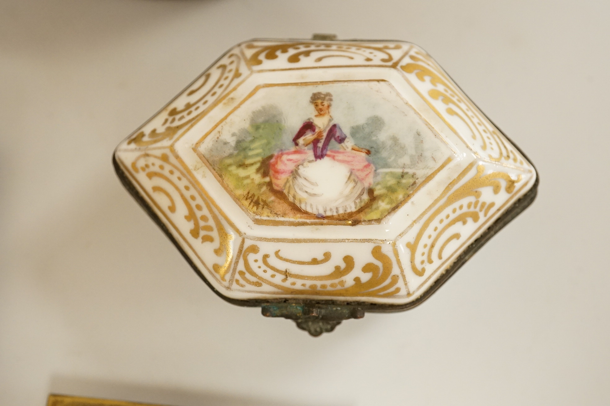 A collection of 19th century and later snuff and pill boxes, a silhouette frame and a gilt metal frame